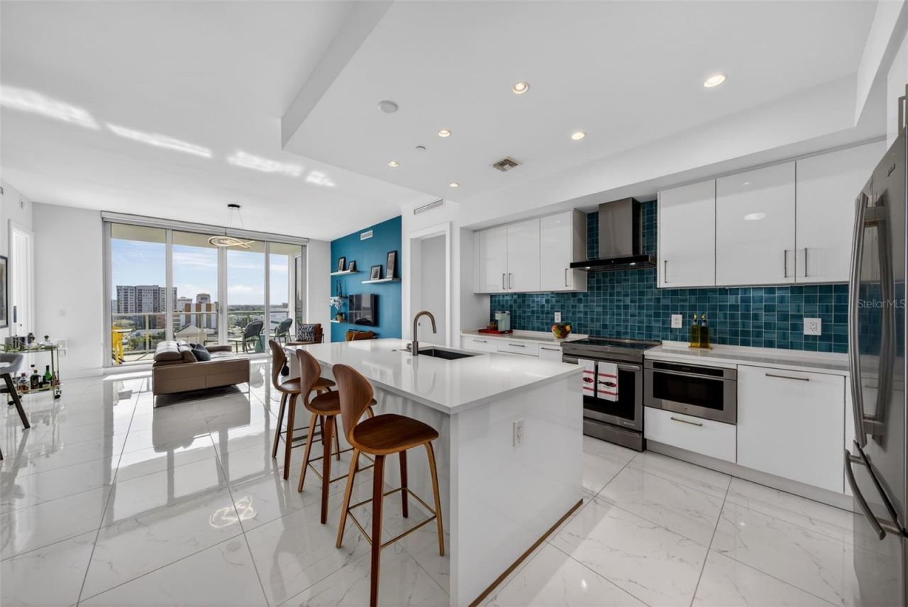 111 S Pineapple Avenue, Unit 904, Sarasota, FL 34236 Photo