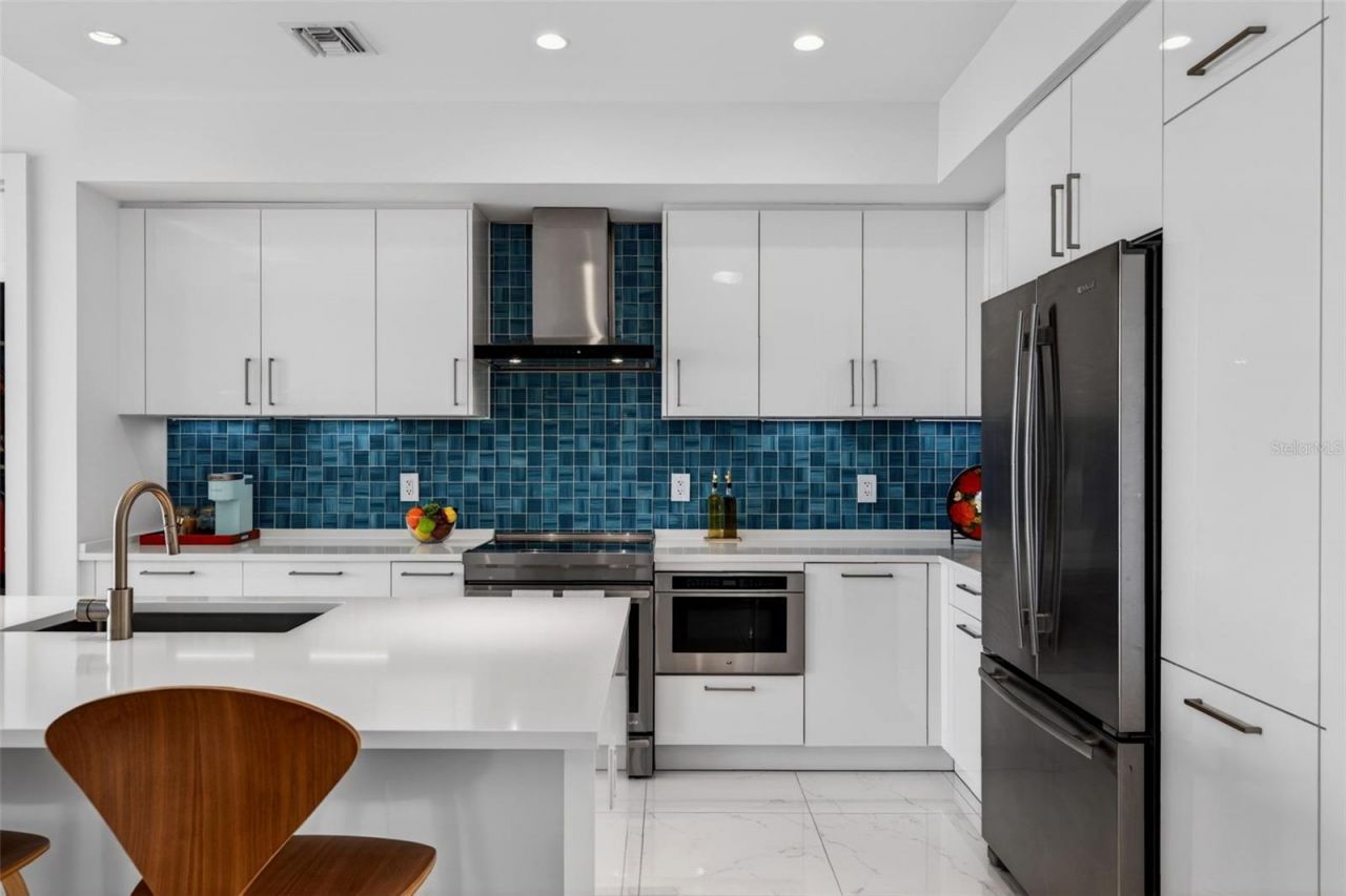 111 S Pineapple Avenue, Unit 904, Sarasota, FL 34236 Photo