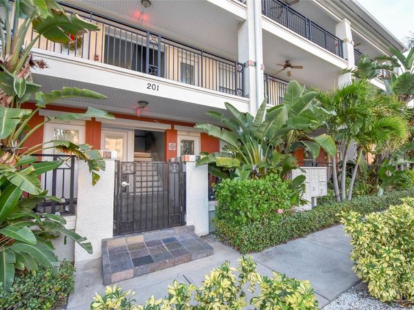 201 6TH STREET S, Unit 203, ST PETERSBURG, FL 33701