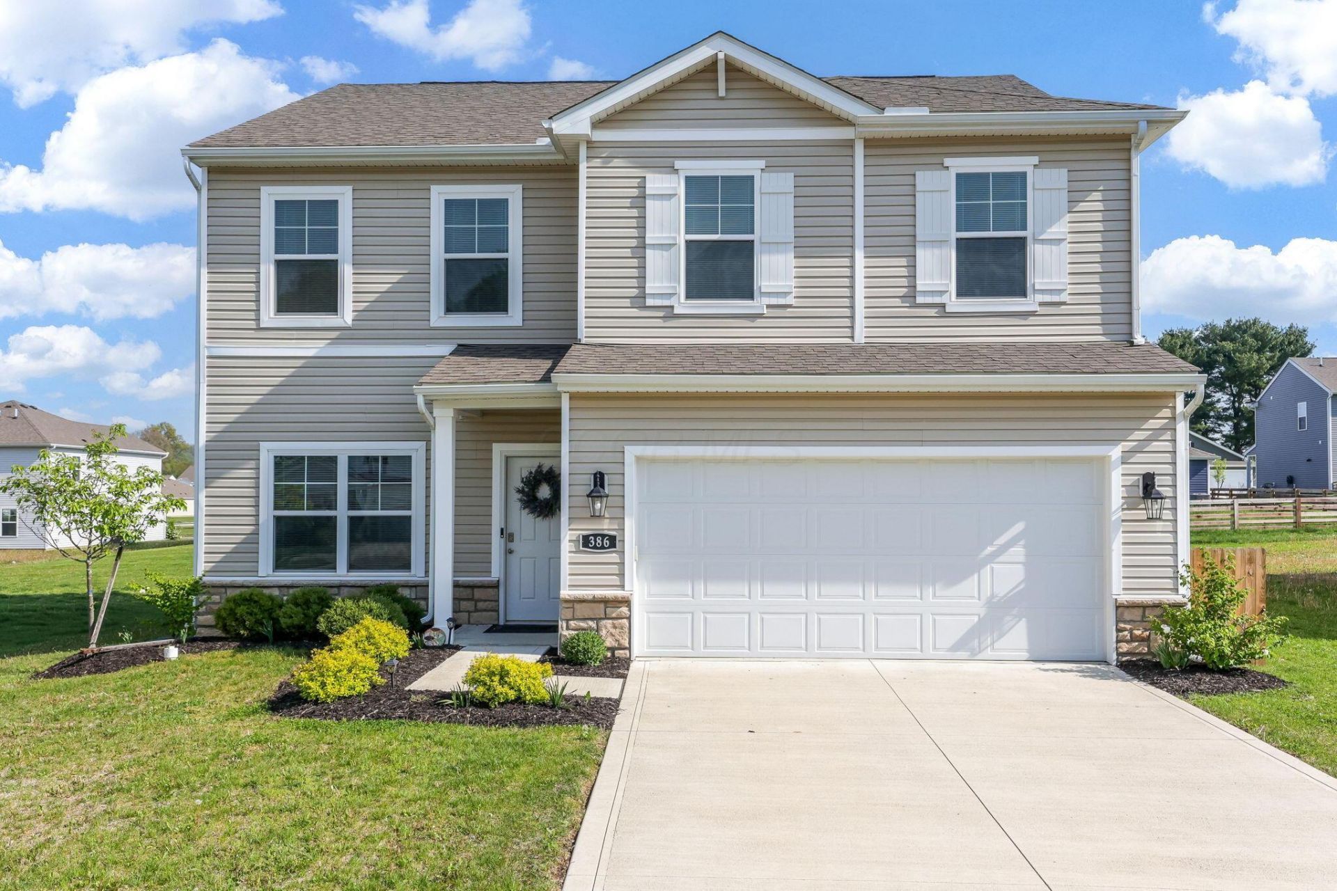 386 Kells Court E, Newark, OH 43055 Main Photo