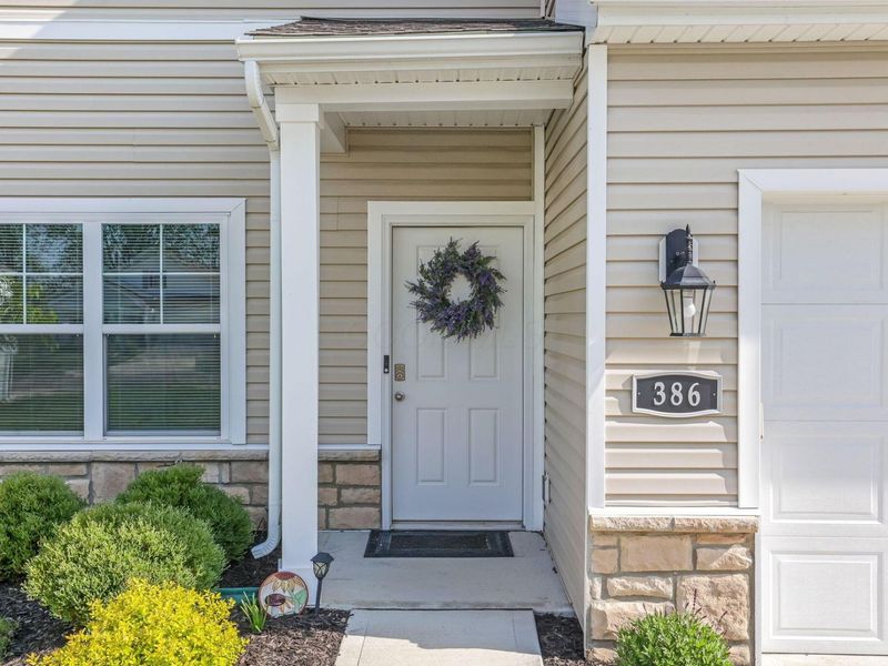 386 Kells Court E, Newark, OH 43055 Photo 3