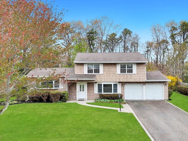 171 Nathan Drive , Bohemia, NY 11716