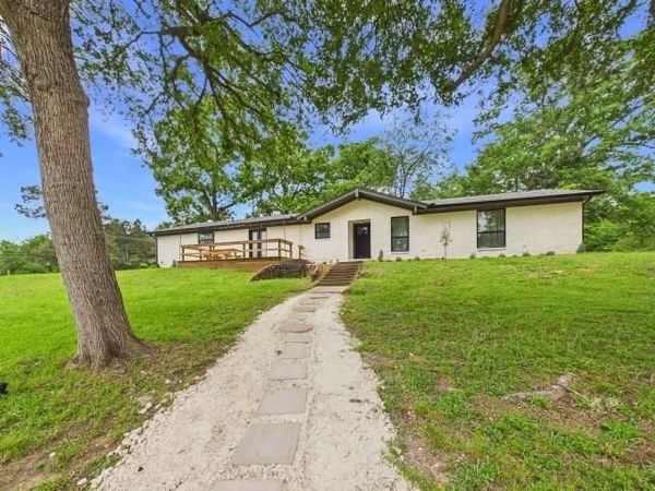 2001 Court Drive, Palestine, TX 75803