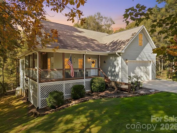 6 Wagon Trace, Flat Rock, NC 28731