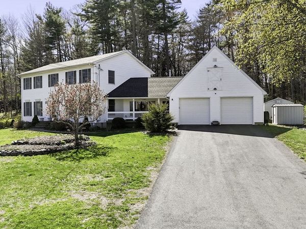 7 Lyman St, Granby, MA 01033