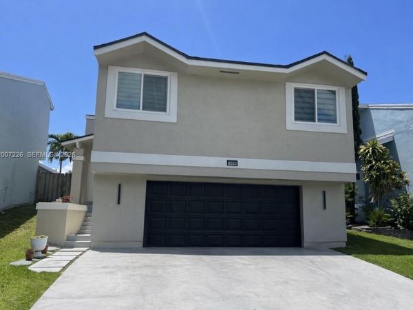 10048 SW 221st St , Cutler Bay, FL 33190