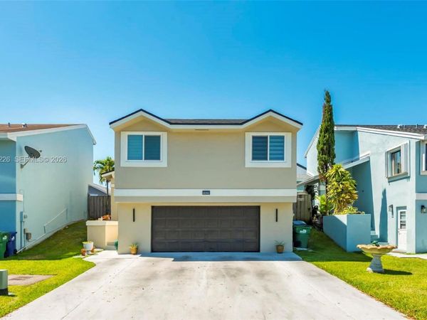 10048 SW 221st St , Cutler Bay, FL 33190