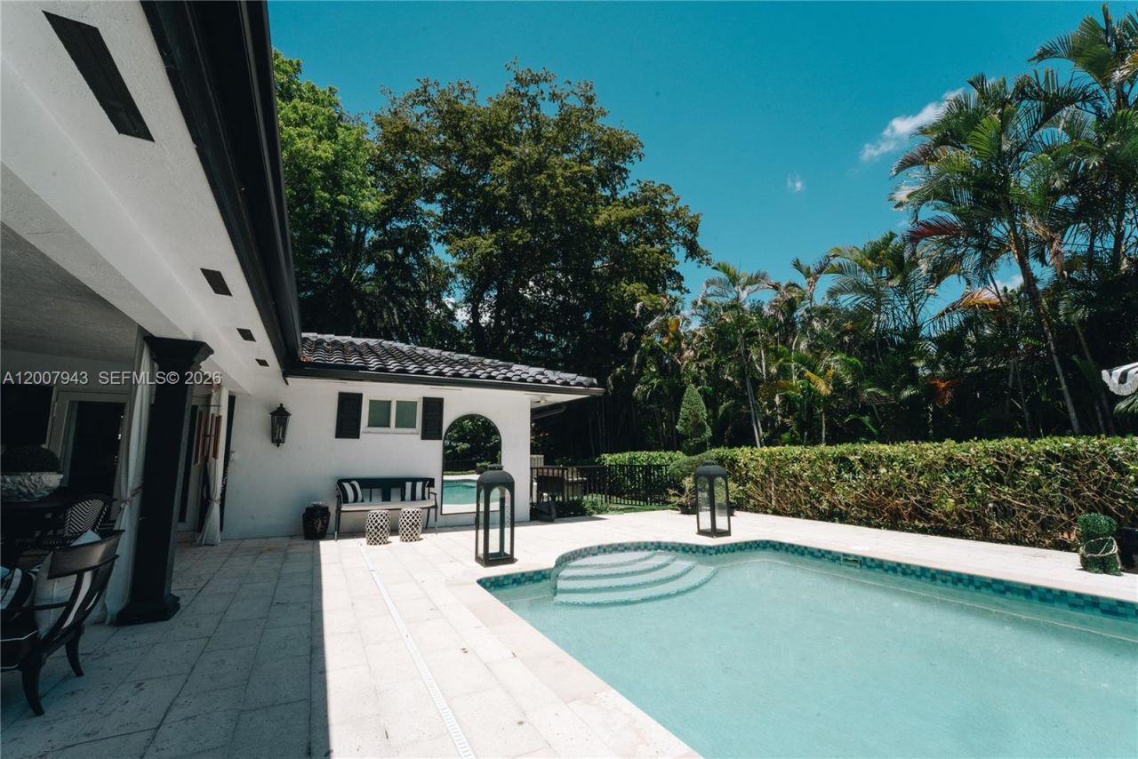 16241 W Troon Cir , Miami Lakes, FL 33014 Photo