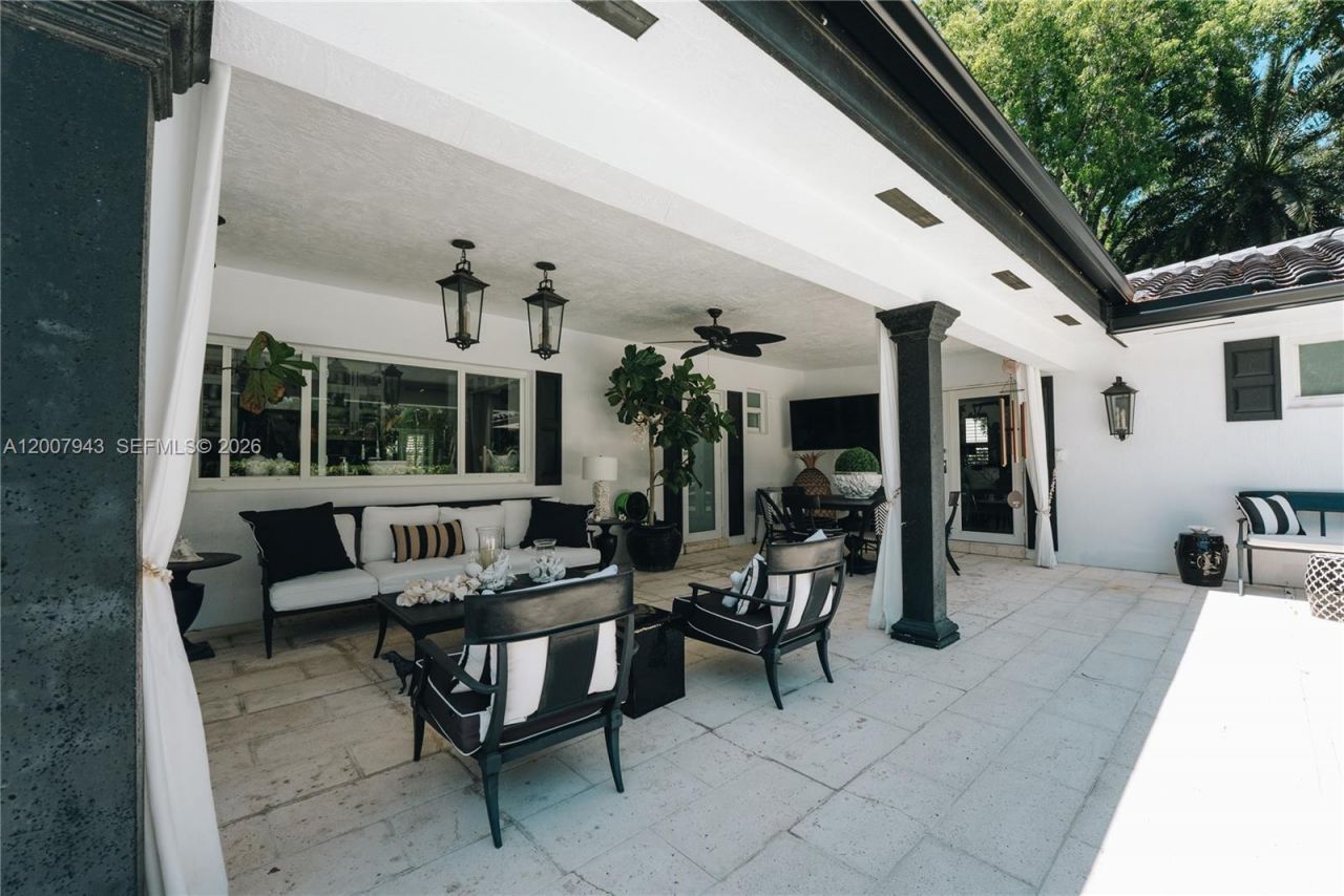 16241 W Troon Cir , Miami Lakes, FL 33014 Photo