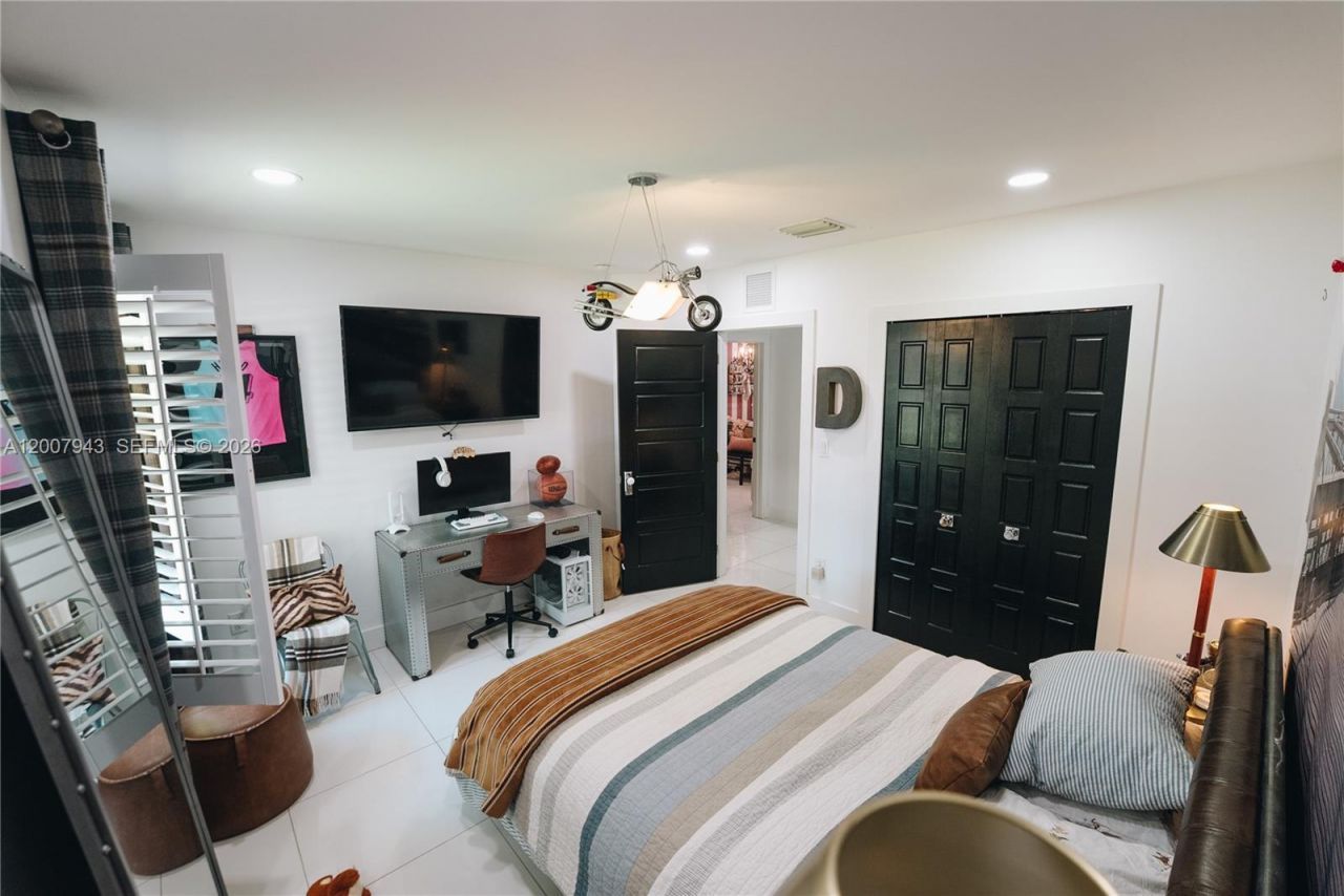 16241 W Troon Cir , Miami Lakes, FL 33014 Photo