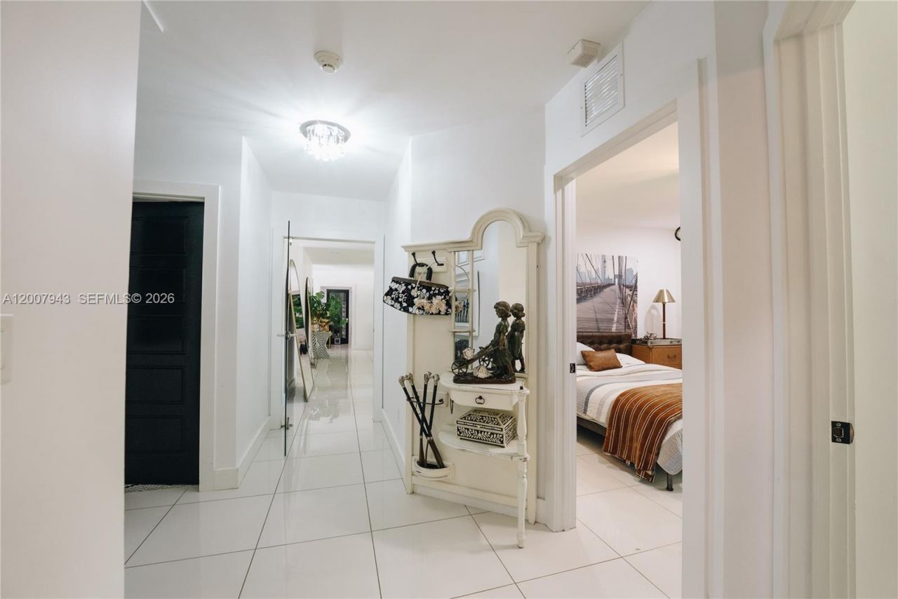 16241 W Troon Cir , Miami Lakes, FL 33014 Photo