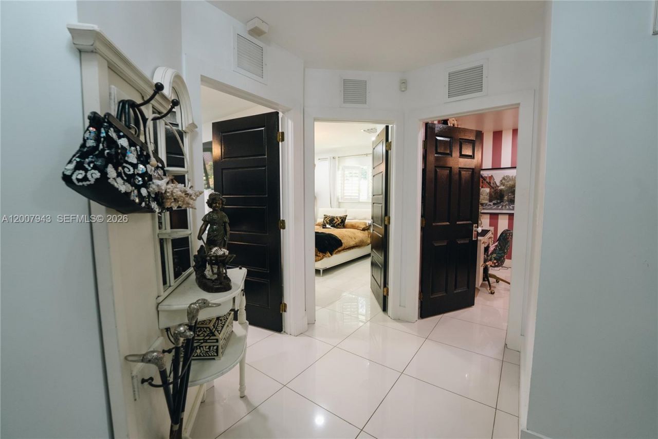 16241 W Troon Cir , Miami Lakes, FL 33014 Photo