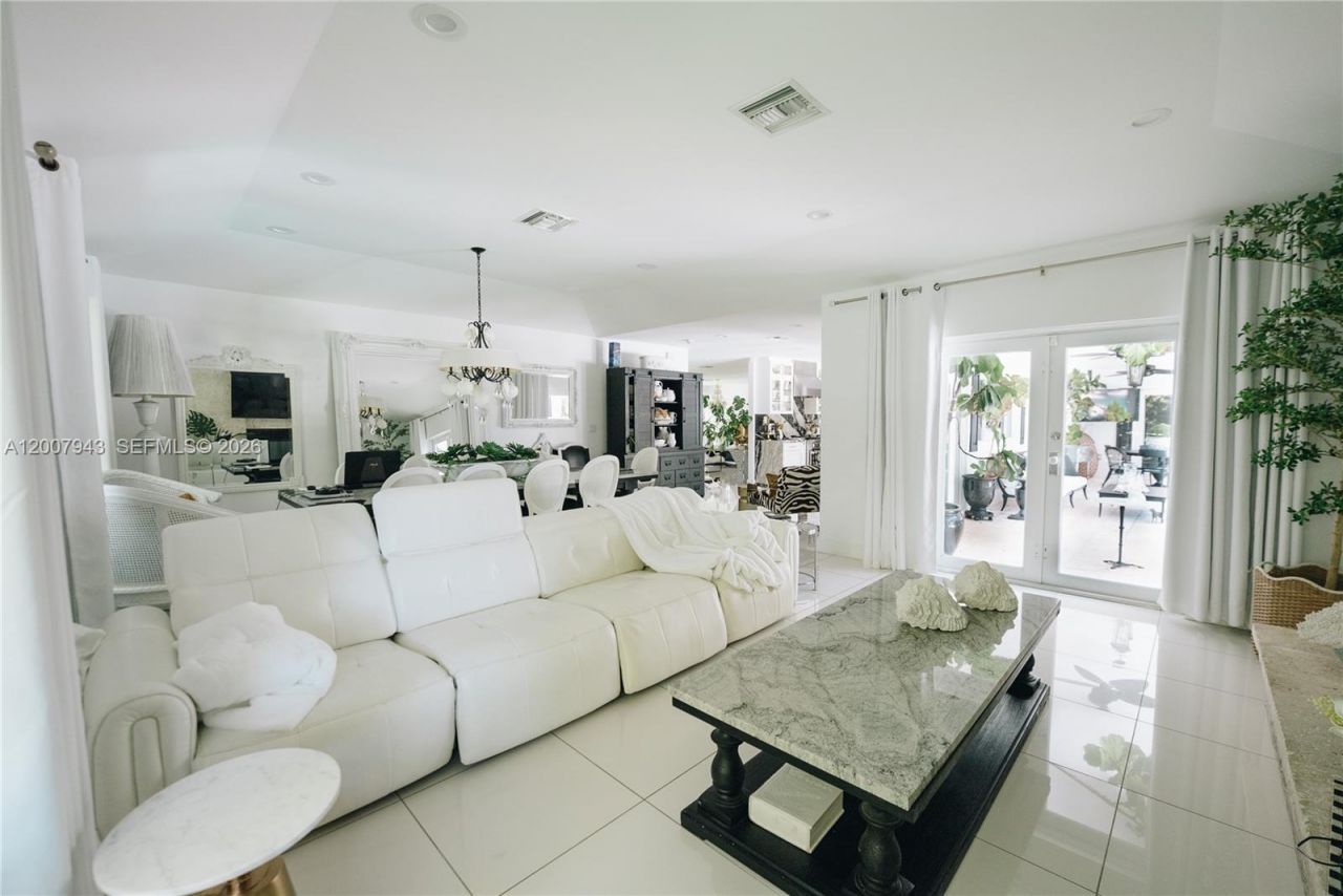 16241 W Troon Cir , Miami Lakes, FL 33014 Photo