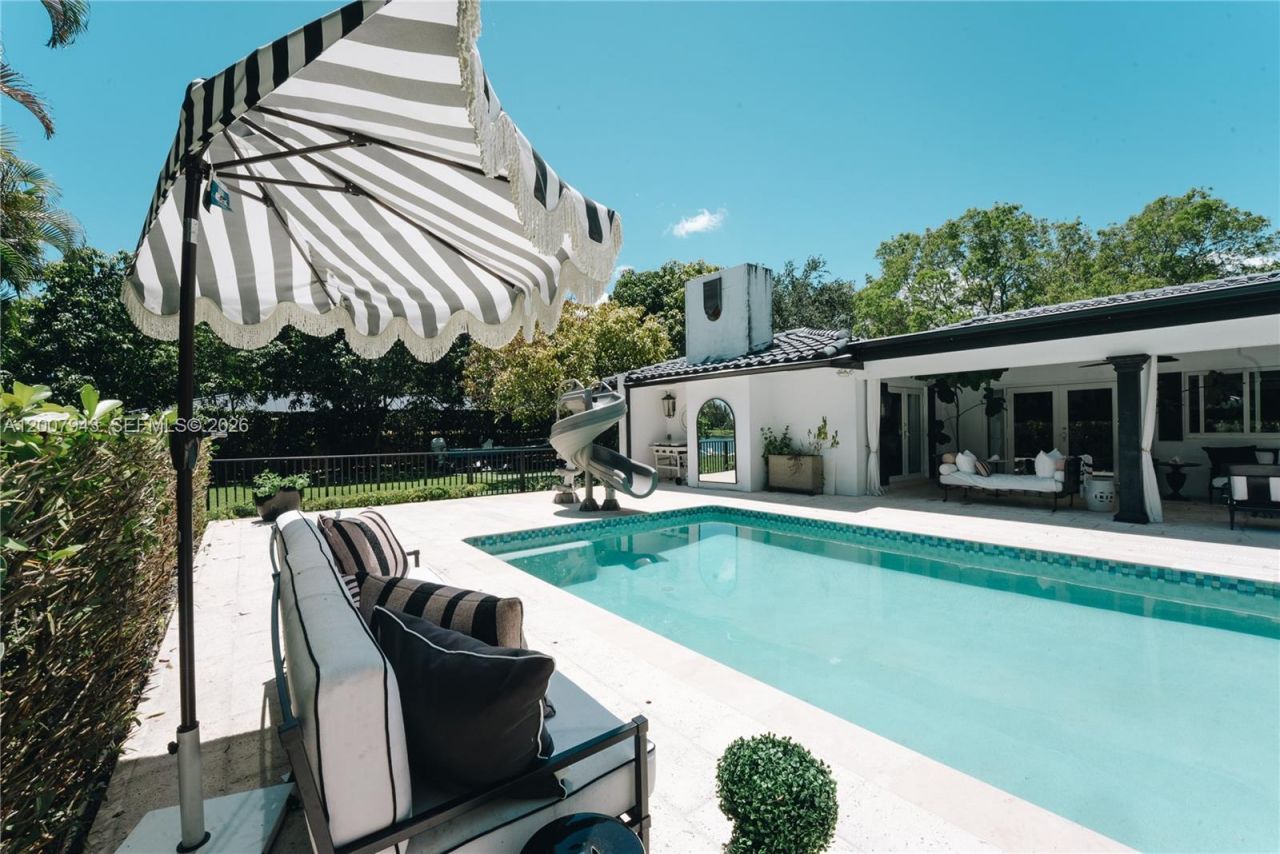 16241 W Troon Cir , Miami Lakes, FL 33014 Photo