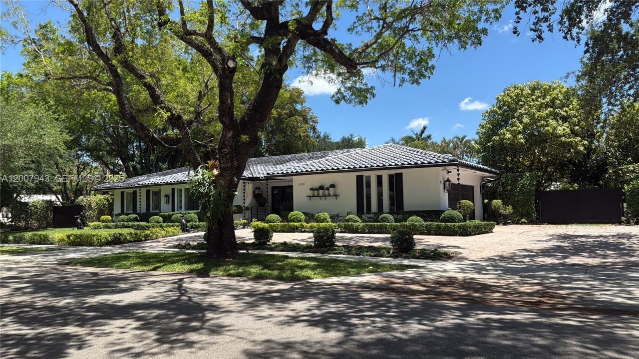 16241 W Troon Cir , Miami Lakes, FL 33014 Photo