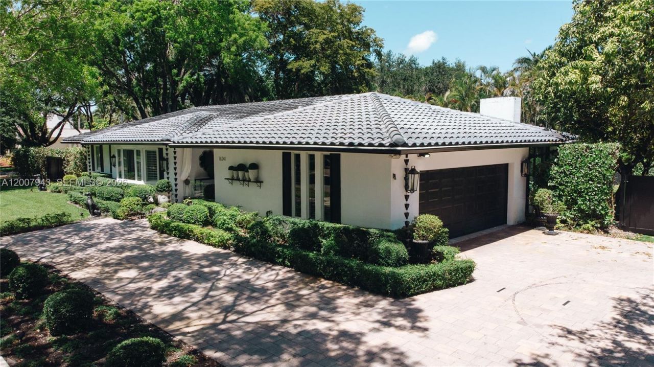 16241 W Troon Cir , Miami Lakes, FL 33014 Photo