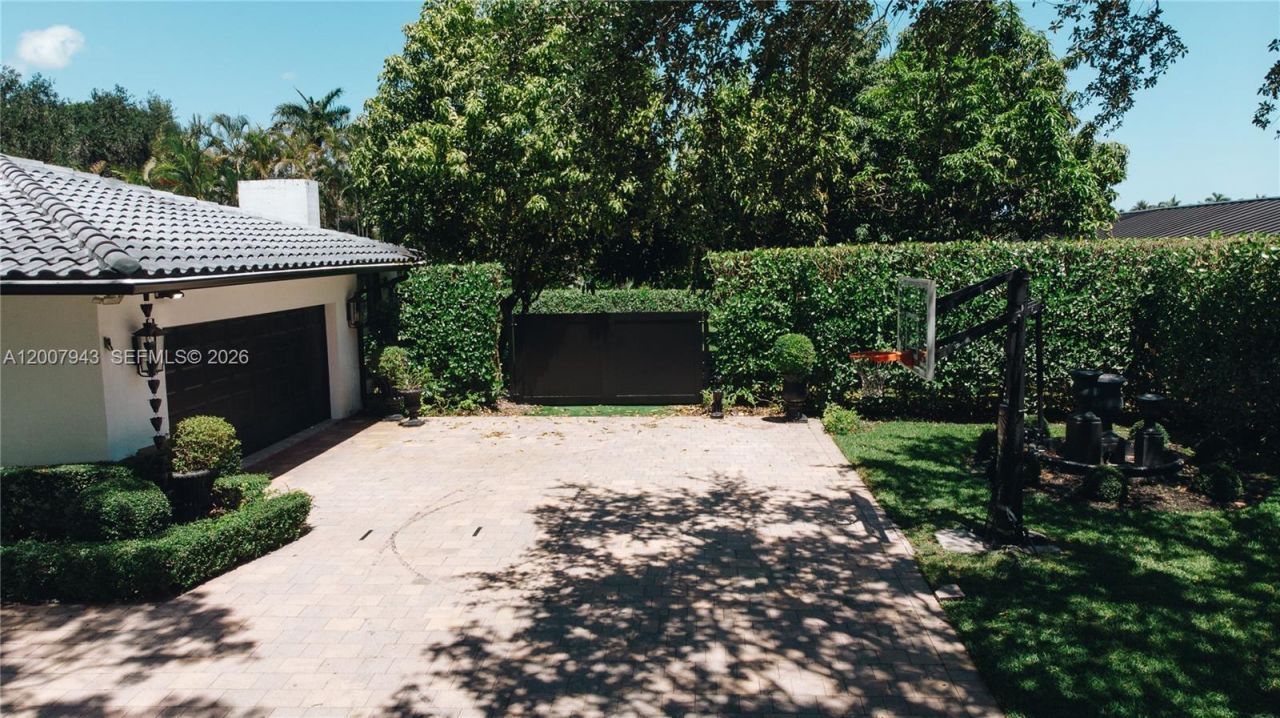 16241 W Troon Cir , Miami Lakes, FL 33014 Photo