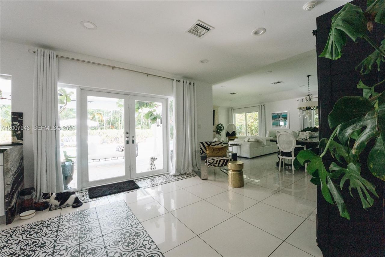 16241 W Troon Cir , Miami Lakes, FL 33014 Photo