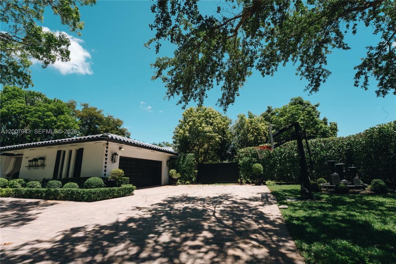 16241 W Troon Cir , Miami Lakes, FL 33014 Photo