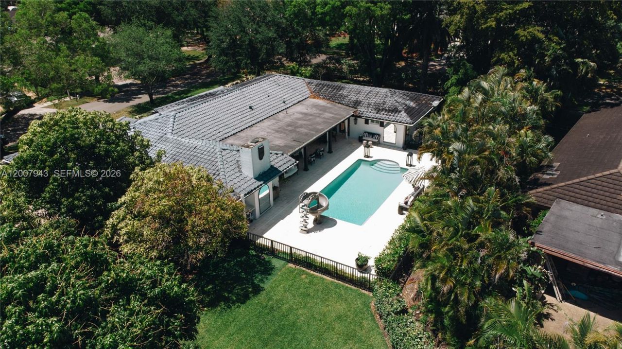 16241 W Troon Cir , Miami Lakes, FL 33014 Photo