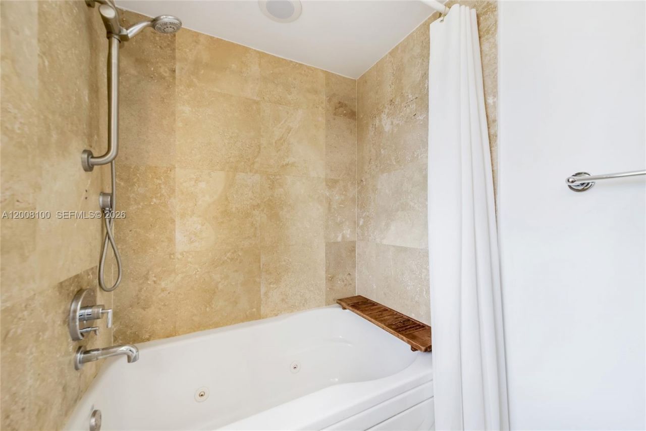 41 SE 5th St, Unit 504, Miami, FL 33131 Photo
