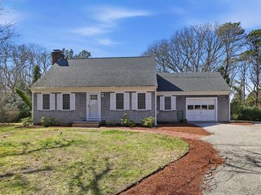 407 Sippewissett Rd, Falmouth, MA 02540