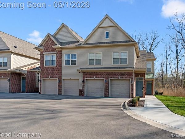 602 Pointe Drive, Walled Lake, MI 48390