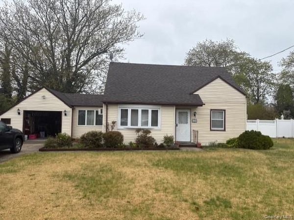 152 Foster Boulevard, North Babylon, NY 11702