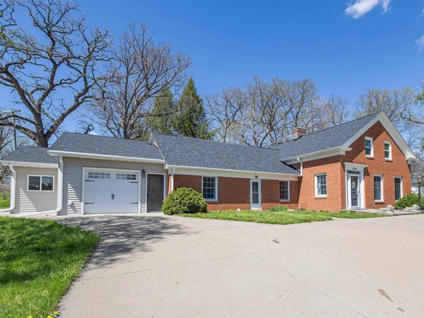 1290 Perry Street, Platteville, WI 53818