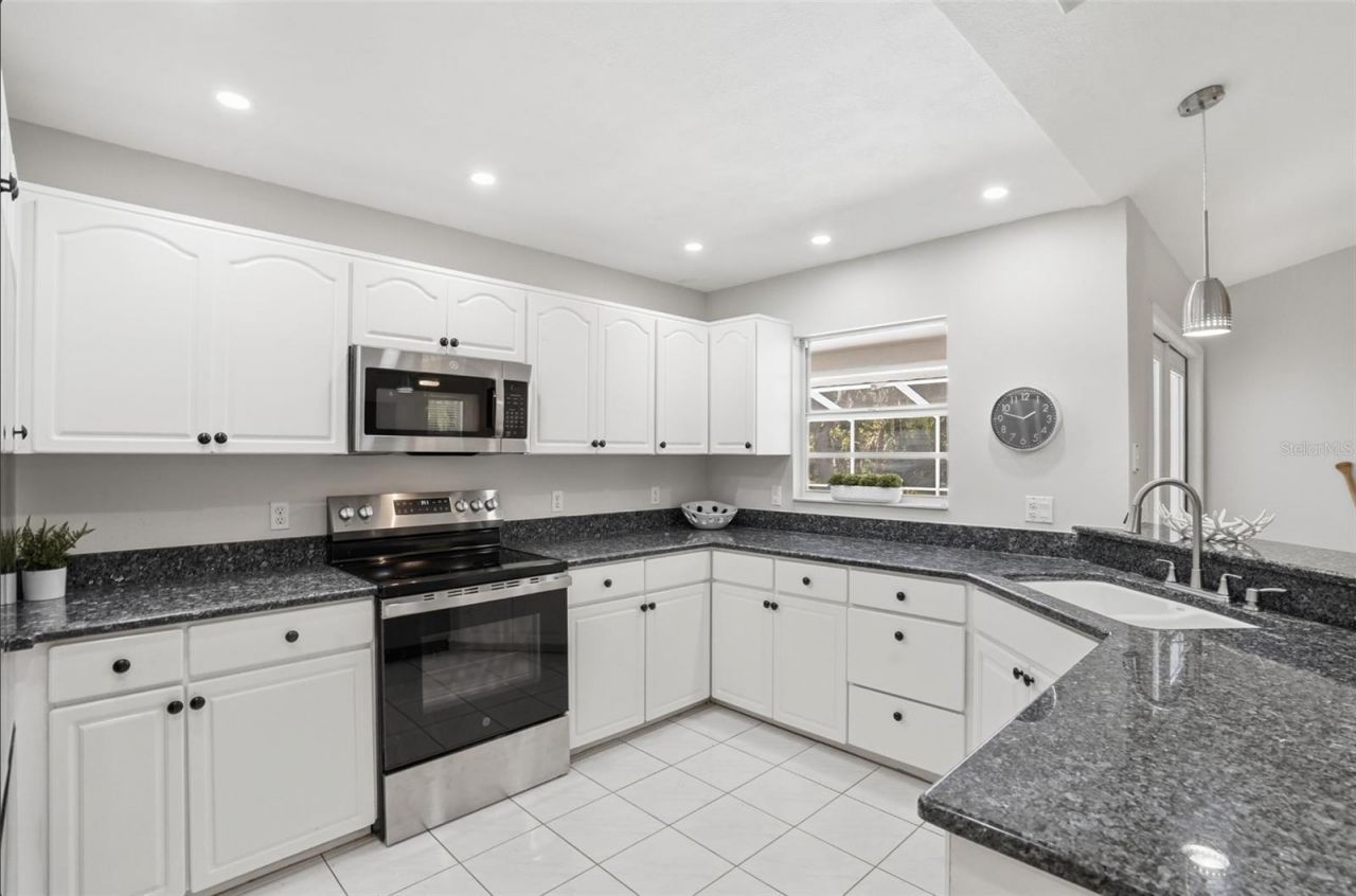 610 Woodview Way, Bradenton, FL 34212 Photo