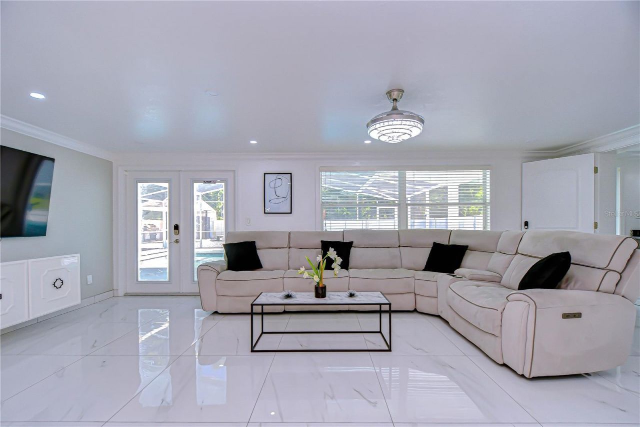 3314 W Kirby Street, Tampa, FL 33614 Photo