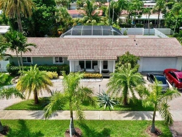 428 N Crescent Dr , Hollywood, FL 33021