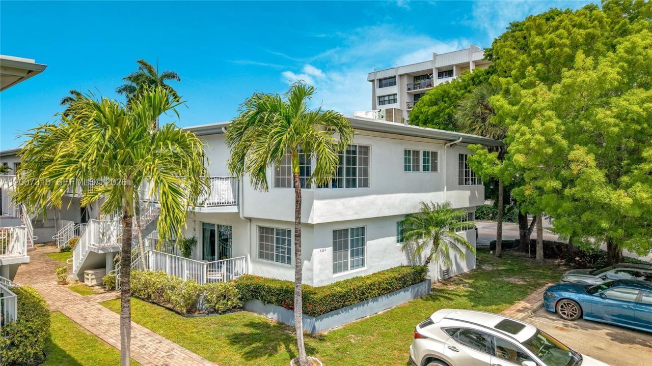 9280 Bay Harbor Ter , Unit 25, Bay Harbor Islands, FL 33154 Photo