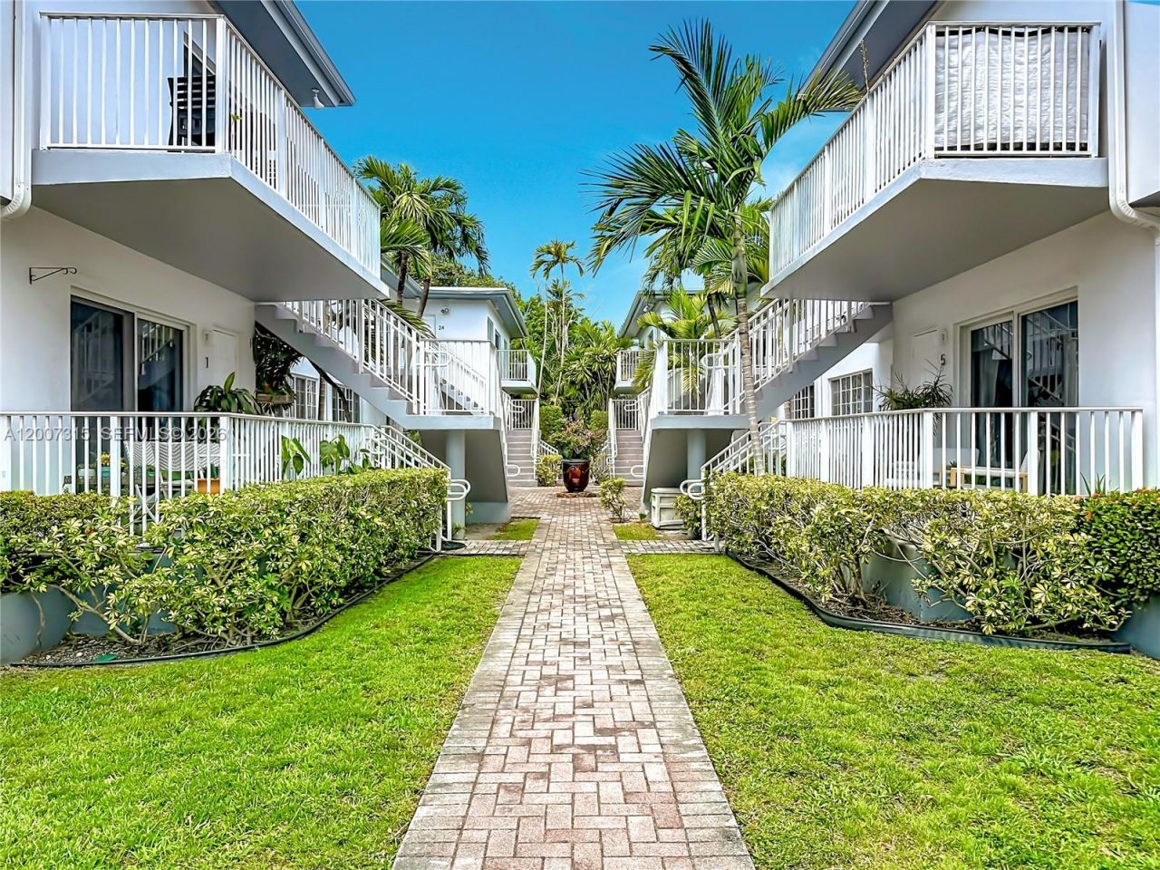 9280 Bay Harbor Ter , Unit 25, Bay Harbor Islands, FL 33154 Photo