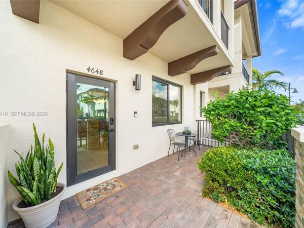 4648 NW 83rd Ave , Doral, FL 33166