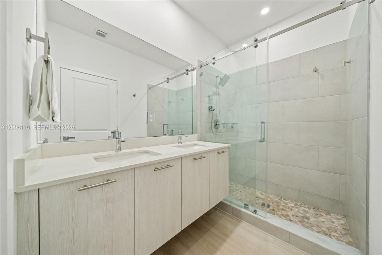 4648 NW 83rd Ave , Doral, FL 33166 Photo