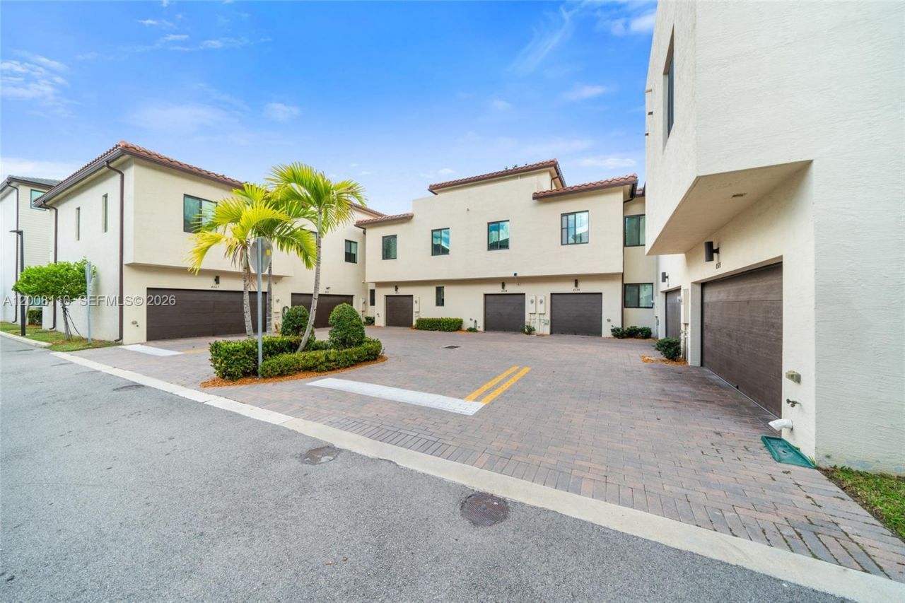 4648 NW 83rd Ave , Doral, FL 33166 Photo