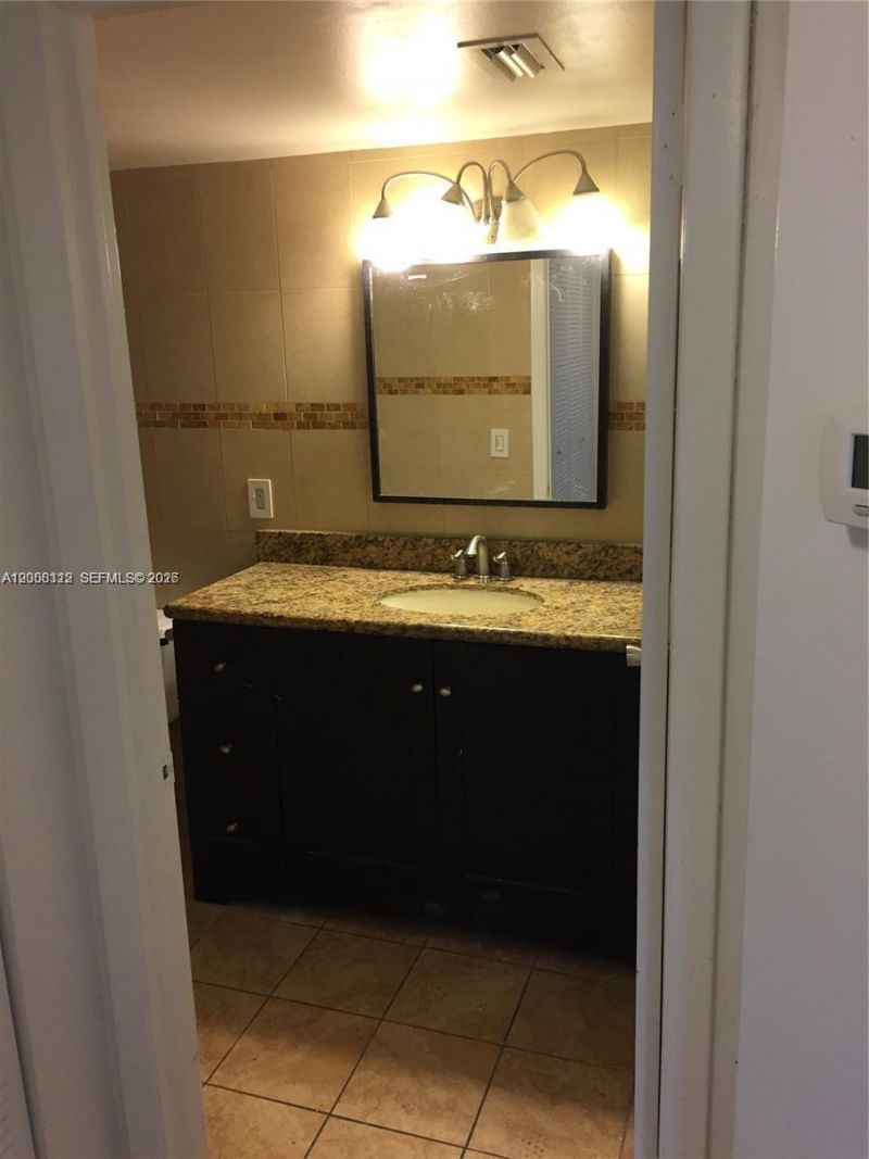 8363 Lake Dr , Unit 102, Doral, FL 33166 Photo
