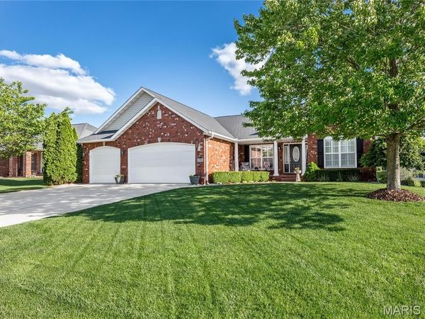 144 Stonebridge Bluff Drive, Maryville, IL 62062
