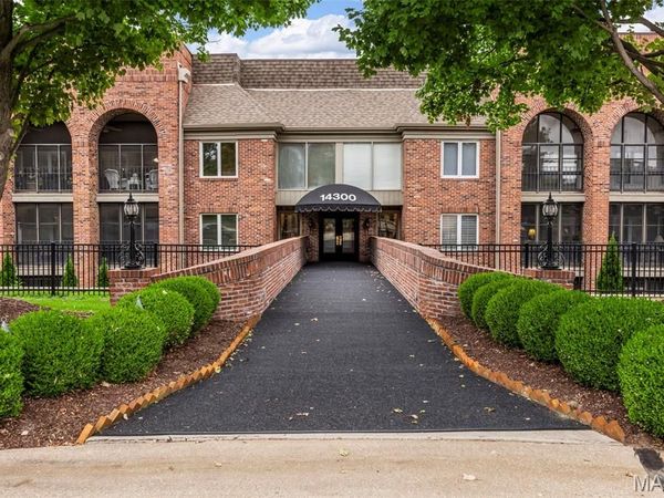 14300 Conway Meadows Court, Unit 202, Chesterfield, MO 63017