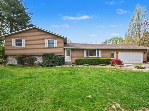 5560 Topanga Drive, Coloma, MI 49038