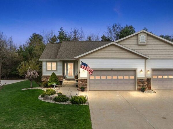 894 N Sandalwood Circle, Norton Shores, MI 49441