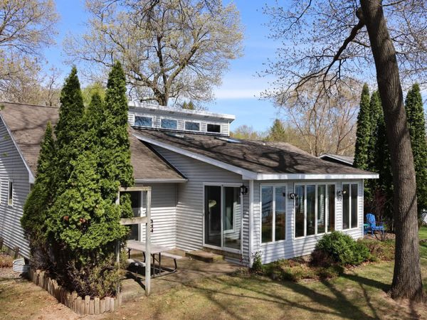 W5733 Island Drive, Pardeeville, WI 53954