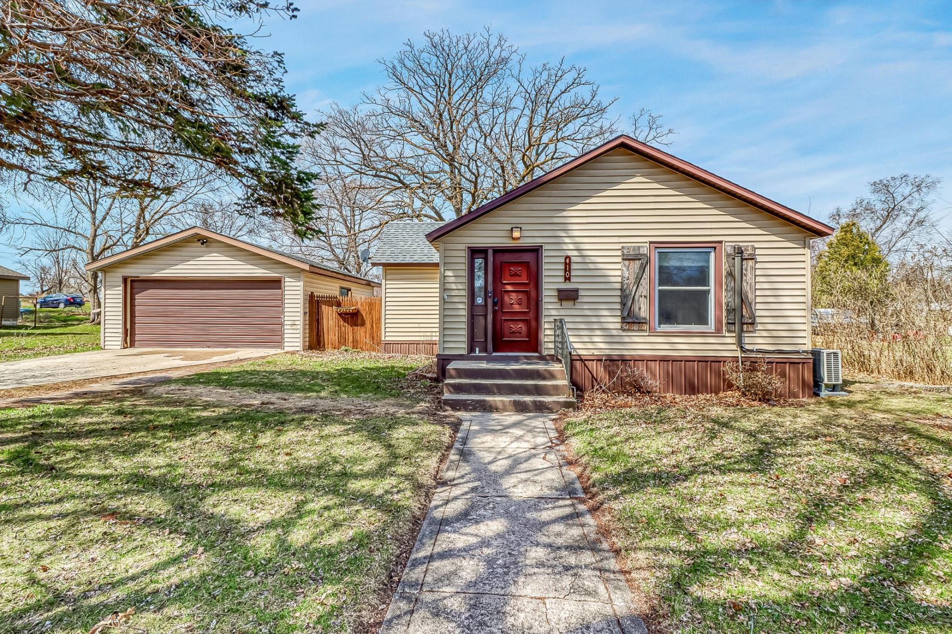 410 Bowling Avenue  primary photo