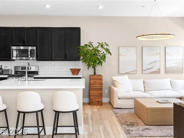 9865 Agate Creek Street , Las Vegas, NV 89141