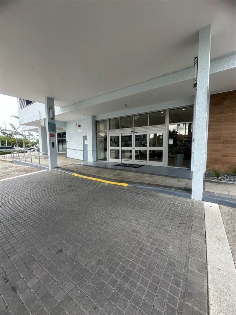 7901 Hispanola Ave, Unit 808, North Bay Village, FL 33141 Photo