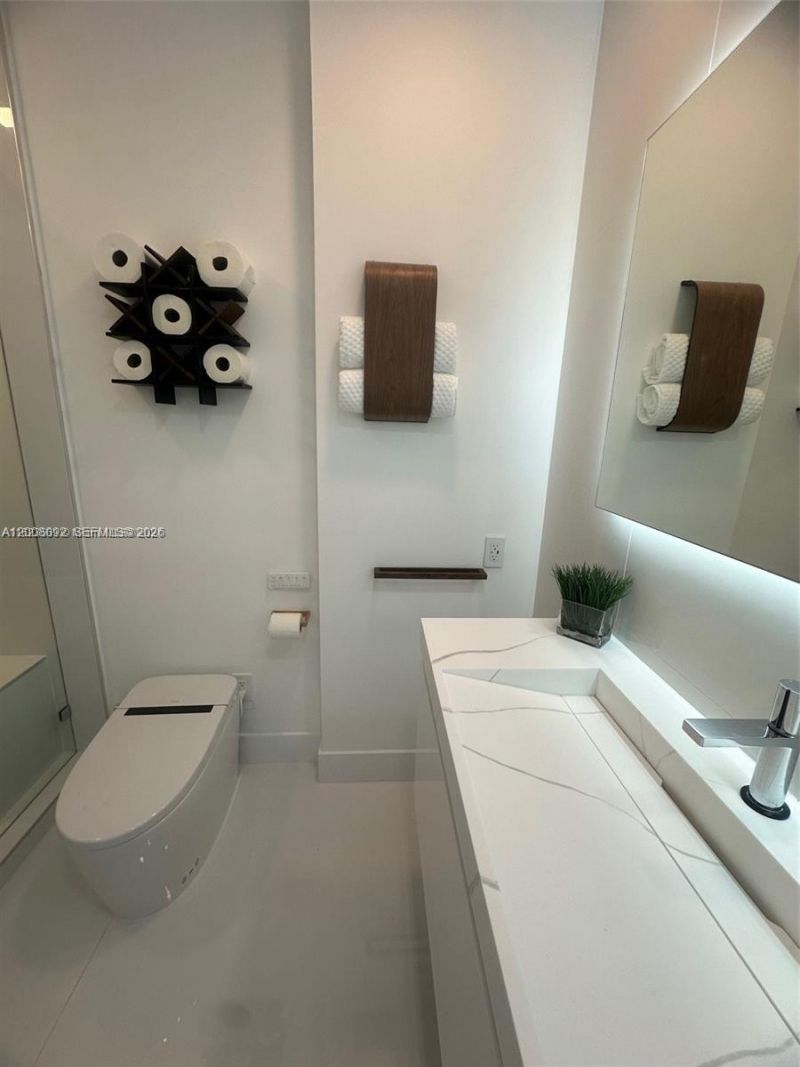7901 Hispanola Ave, Unit 808, North Bay Village, FL 33141 Photo