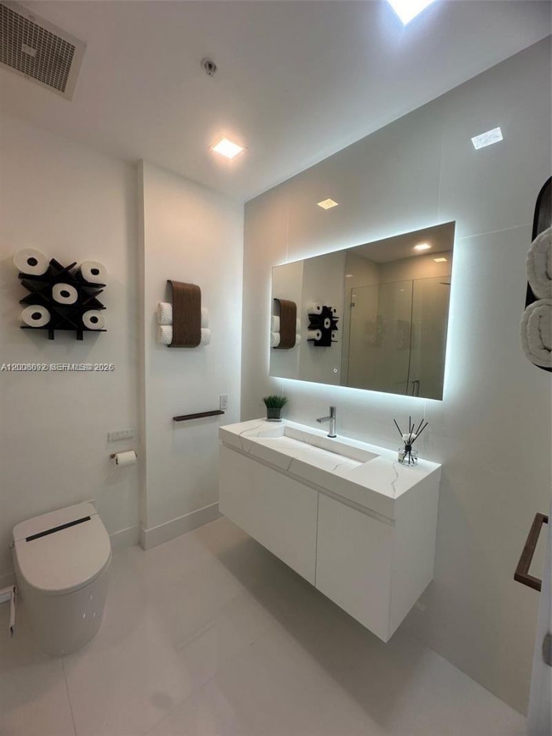 7901 Hispanola Ave, Unit 808, North Bay Village, FL 33141 Photo