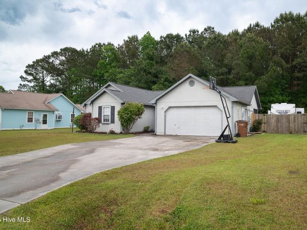 123 Daphne Drive, Hubert, NC 28539