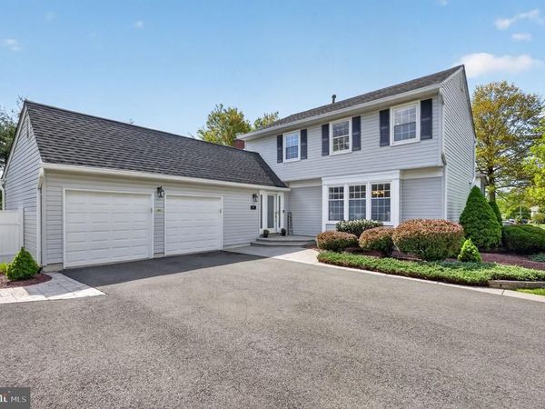 8 VALERIE LANE, LAWRENCEVILLE, NJ 08648